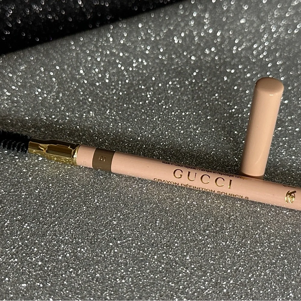 Gucci Powder Eyebrow Pencil- shade Taupe